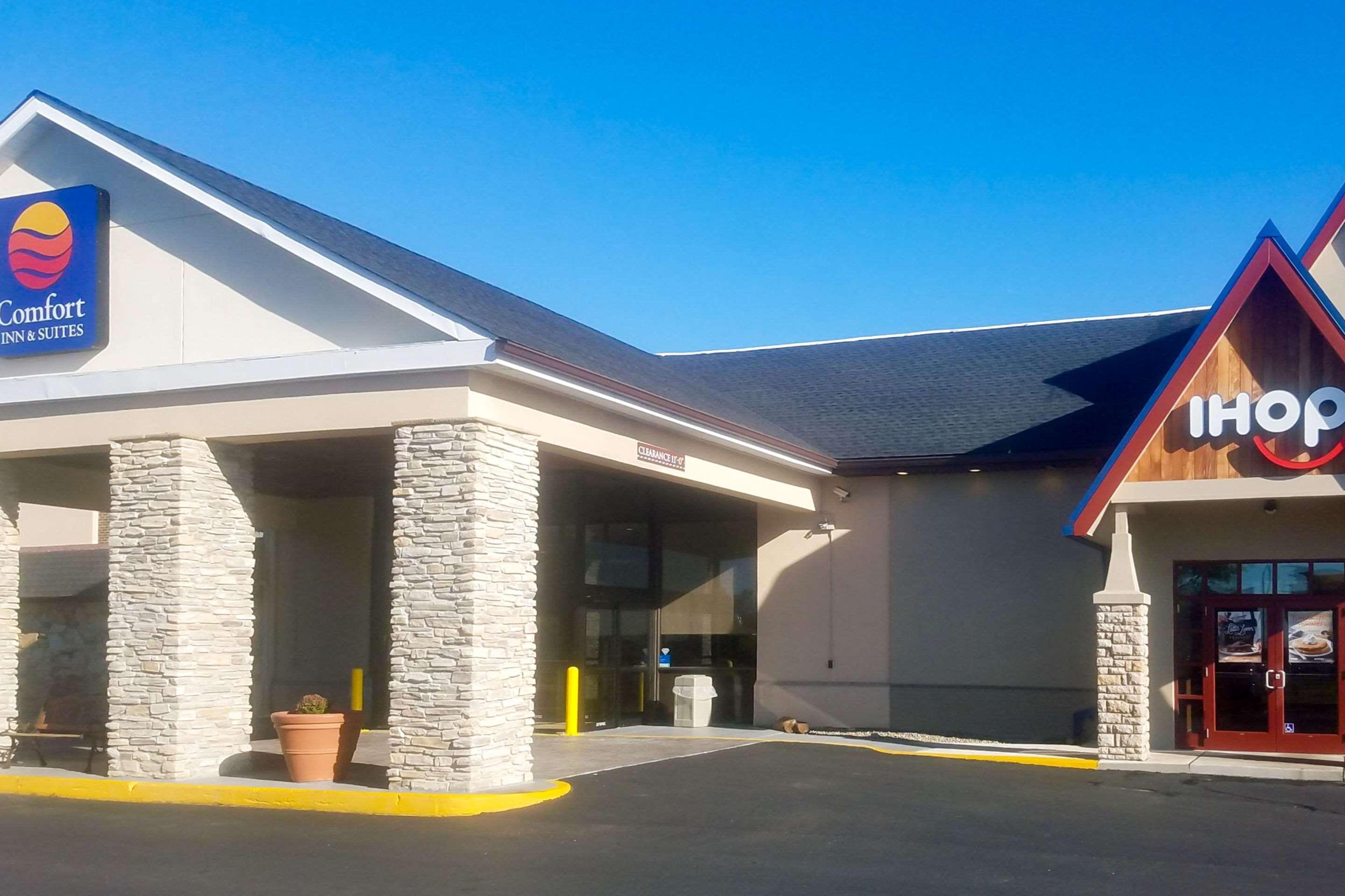 Comfort Inn & Suites Aberdeen Exterior photo
